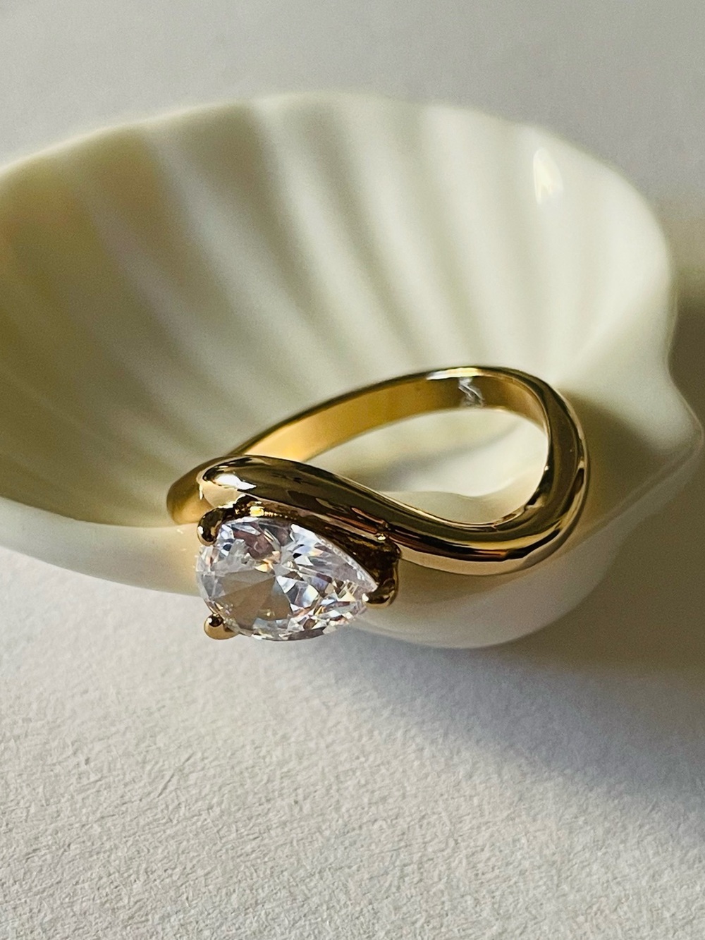 Minimalist polished gold wavy ring with tear drop shaped stone